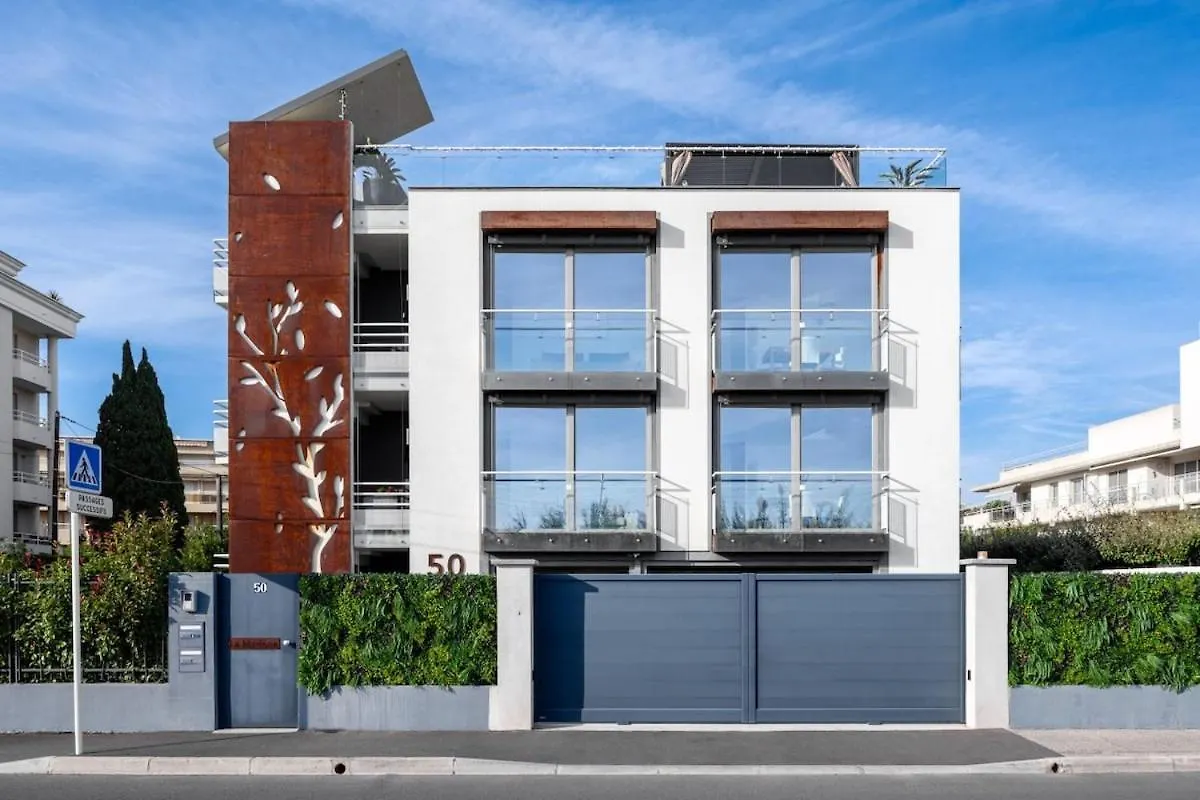 Private Front Beach Villa With Garden And Garage Antibes