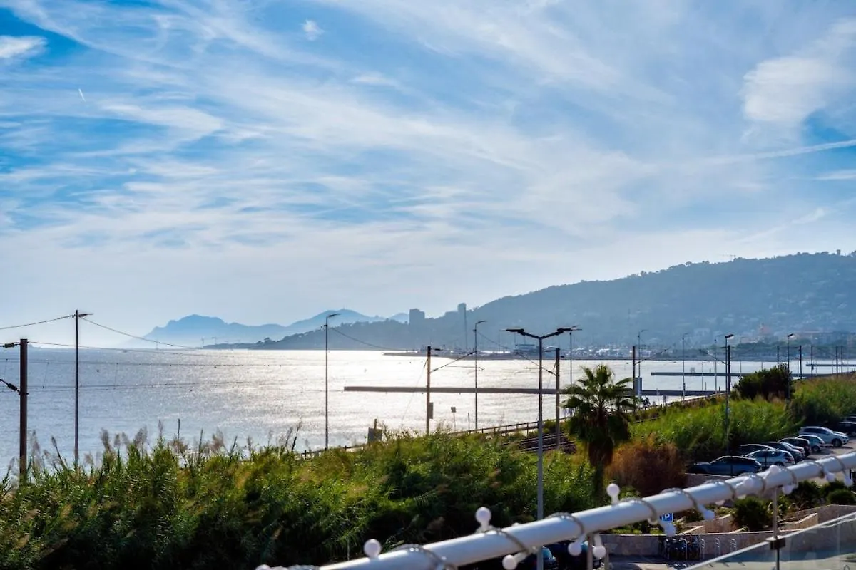 Private Front Beach Villa With Garden And Garage Antibes