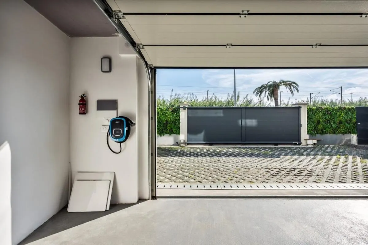 Private Front Beach Villa With Garden And Garage Antibes